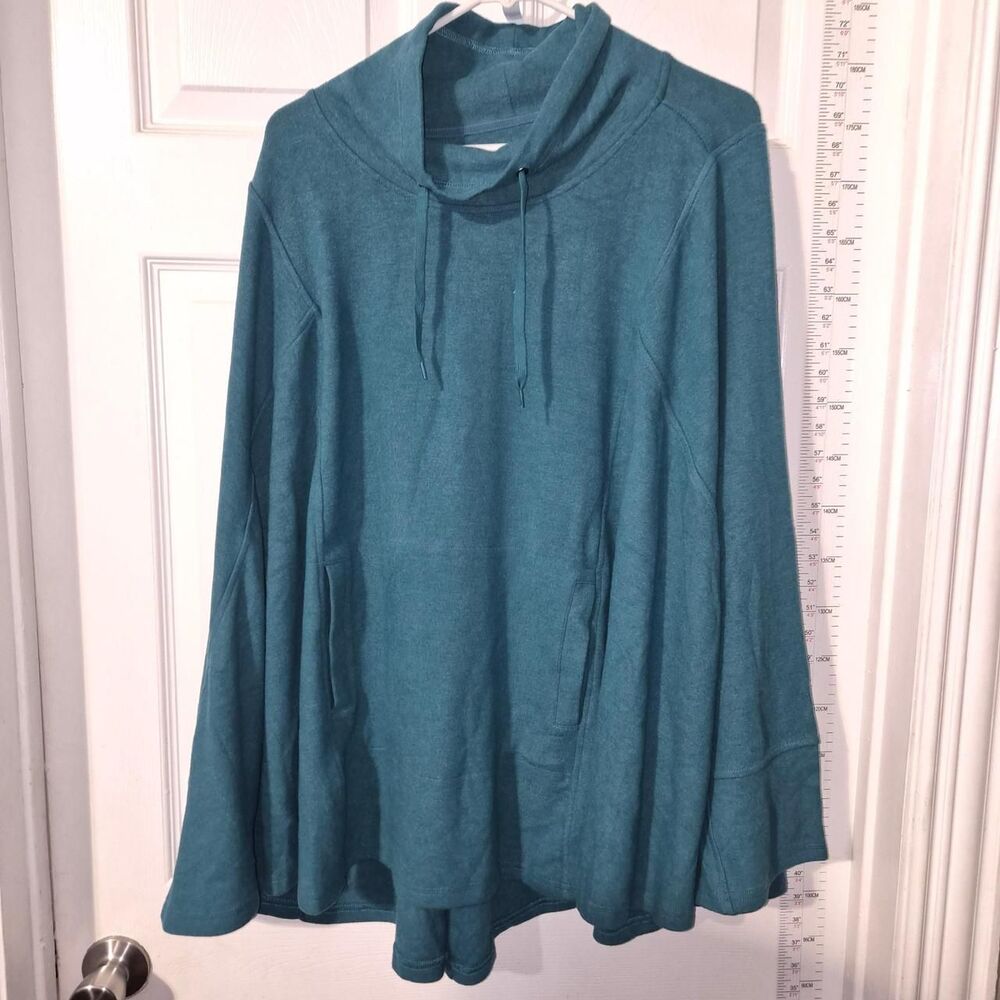 Meta Activewear Women's Blue and Green Shirt